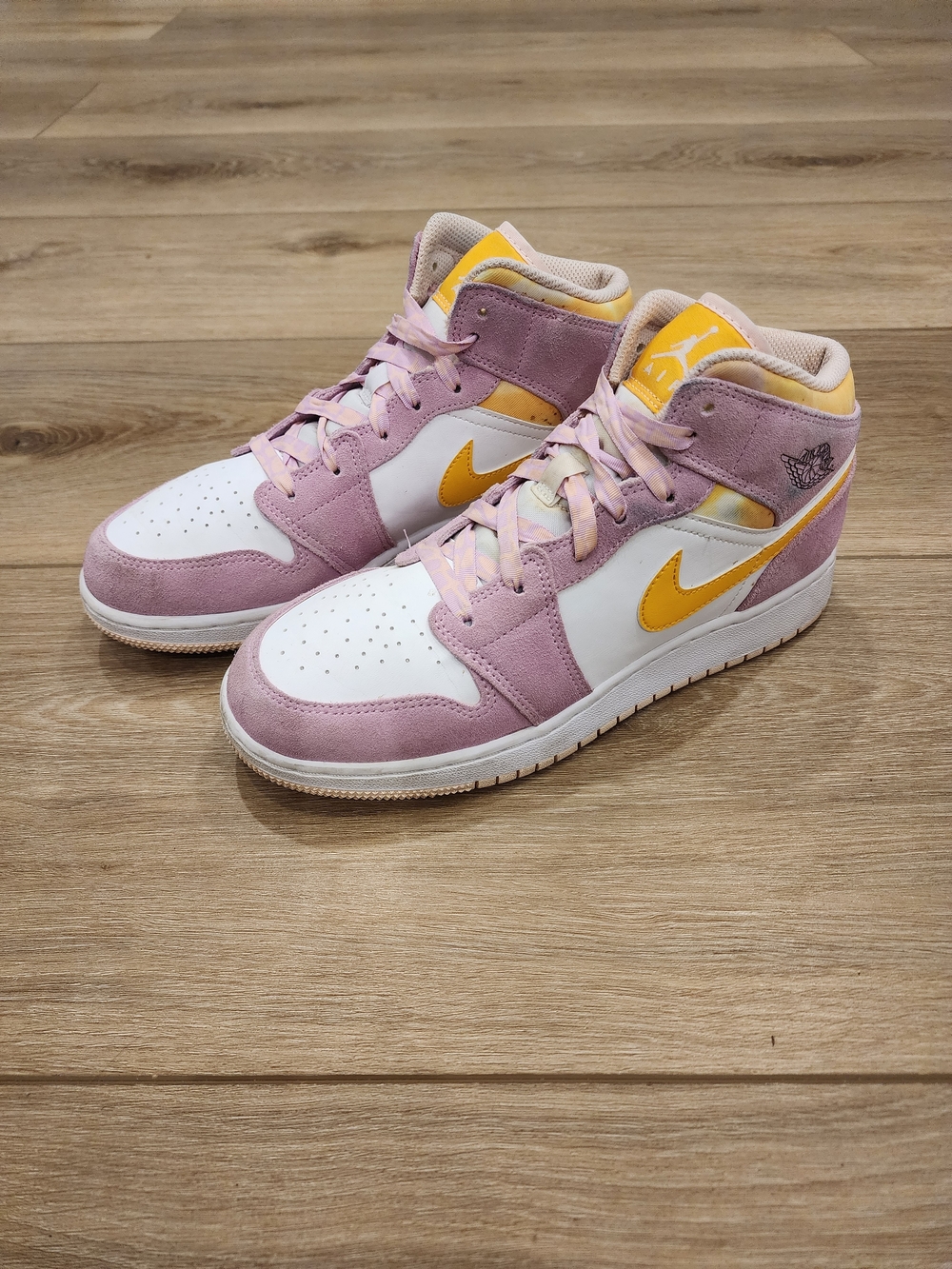Jordan 1 Mid Arctic Pink